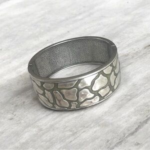 Premier Designs Vintage Silver Cobble Stone Wide Hinged Bangle Bracelet